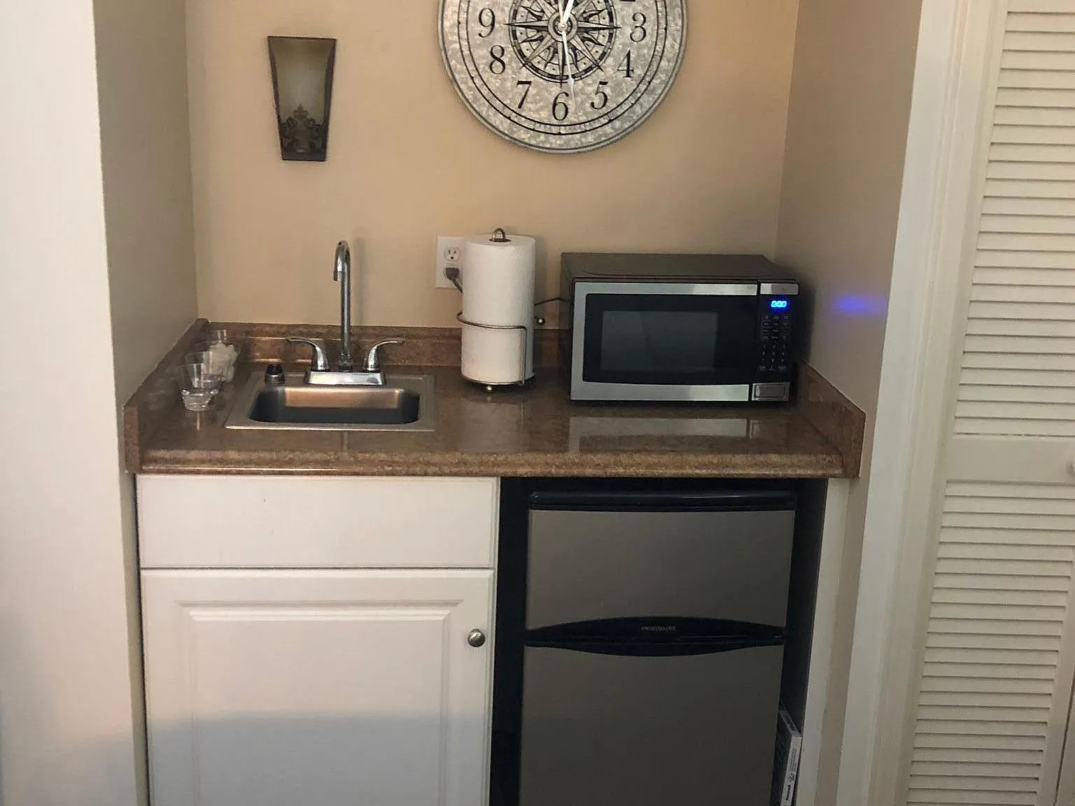 Studio, 320 sqft, $1,100 — Photo 4