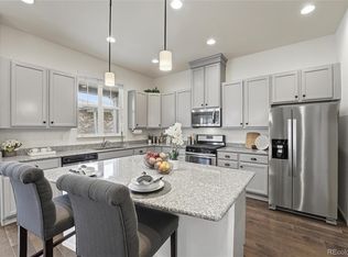 6907 W Jewell Dr, Lakewood, CO 80227