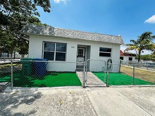 3929 NW 207th Ln Photo 1
