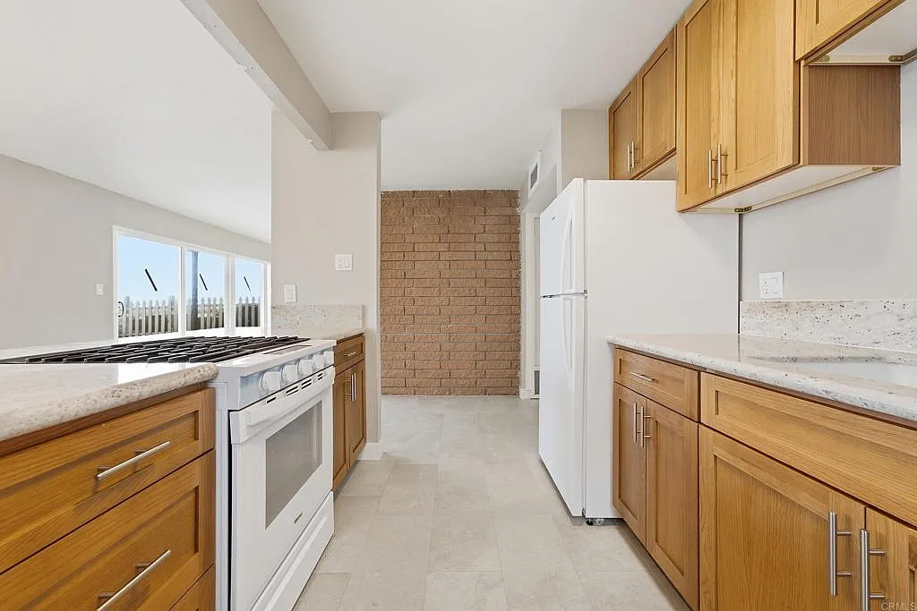 3 bed, 1169 sqft, $4,800 — Photo 4