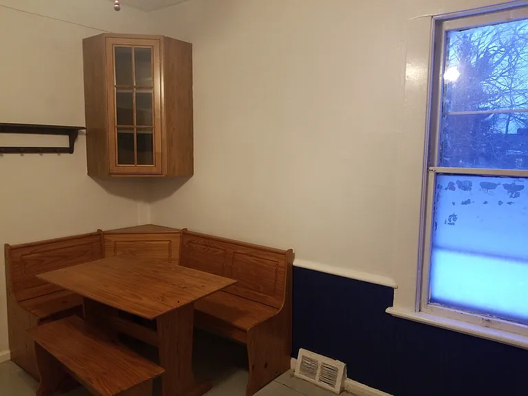 37 Marshall Ave #1/2 — Photo 8