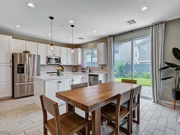 372 Silva Pl — Photo 13