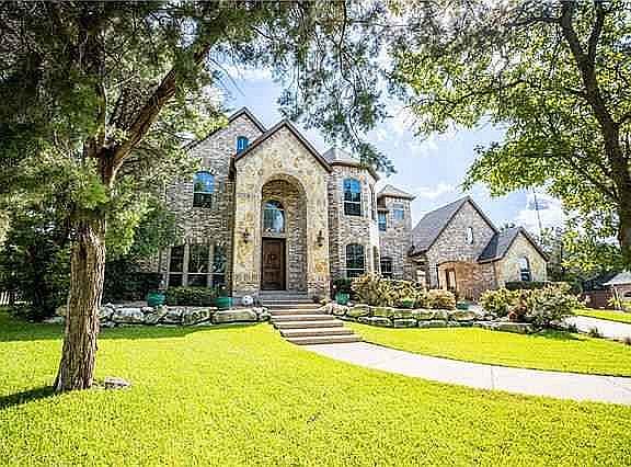 3rd image of 204 City View Ct