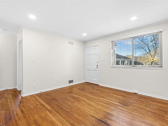 4th image of 1831 Mimosa Dr