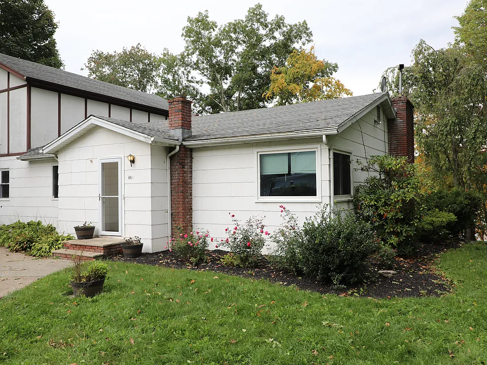 44 Passaic Dr #A