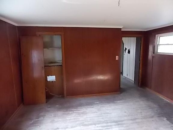 4th image of 150 Underwood Ave