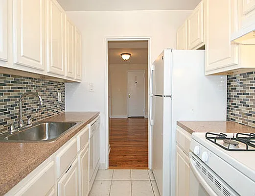 Rented by SW Queens Mezzanine | media 17