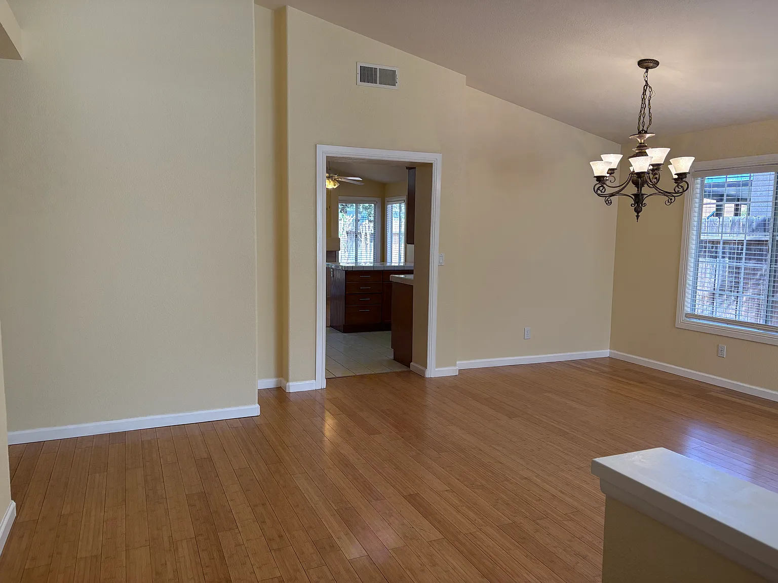 3 bed, 1645 sqft, $2,500 — Photo 4