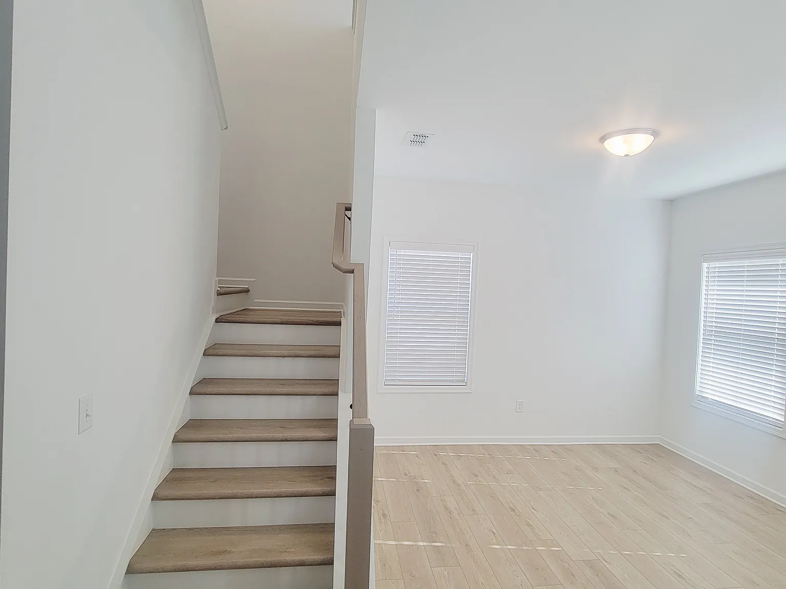 5 bed, 4.5 bath, 2801 sqft, $2,625 — Photo 3