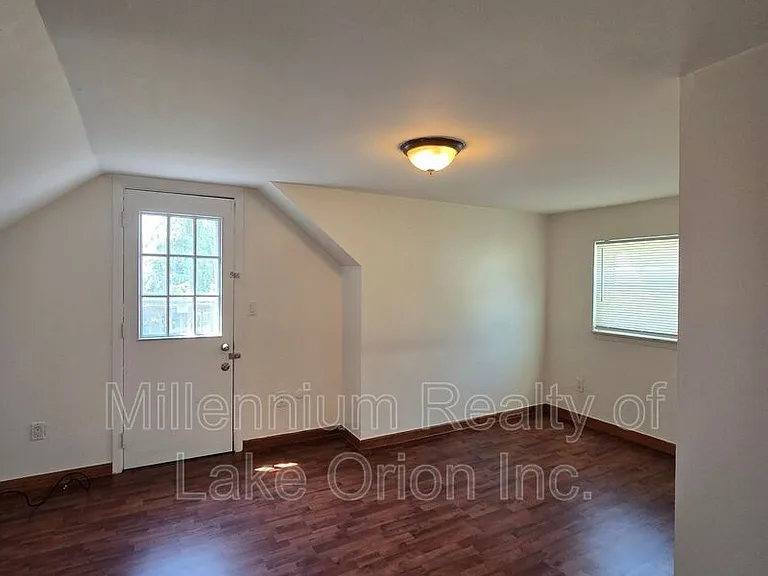201 W York York Ave — Photo 17