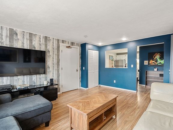 4th image of 209 Great Rd APT C2