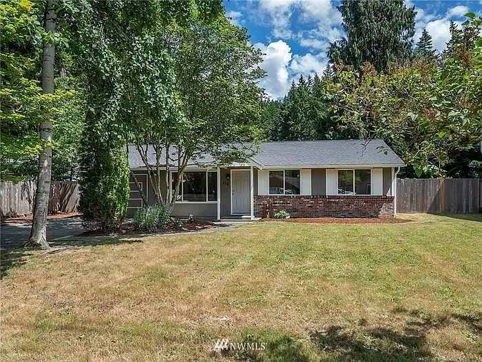 1st image of 816 208th Ave NE