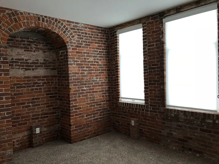 1509 E Superior St — Photo 17
