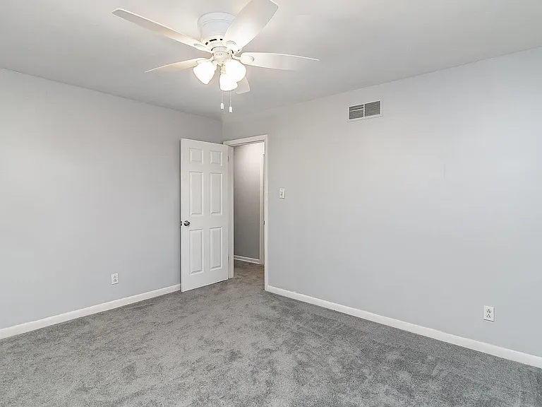 8134 Howard Ave — Photo 10