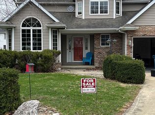 607 Valentine Ct, Hudson, IL 61748