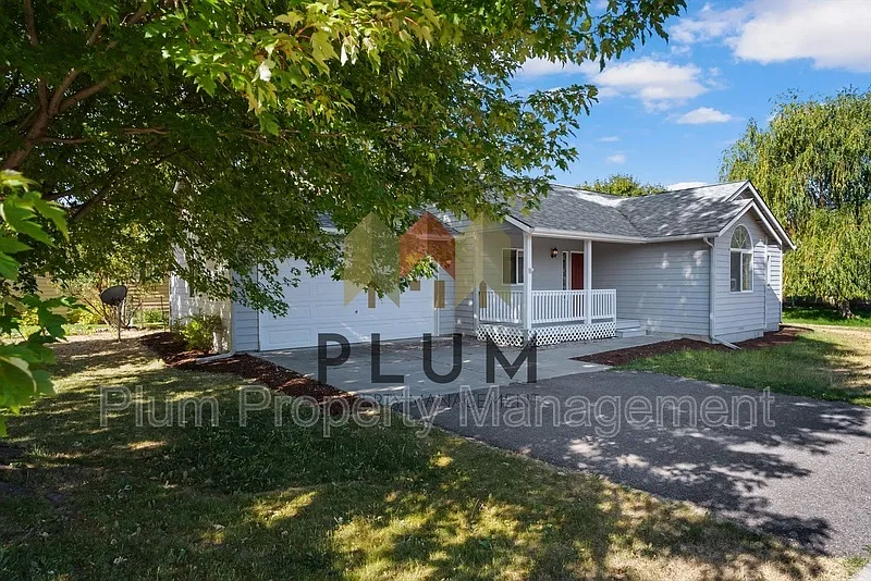 3 bed, 2.0 bath, 1240 sqft, $2,435 — Photo 3