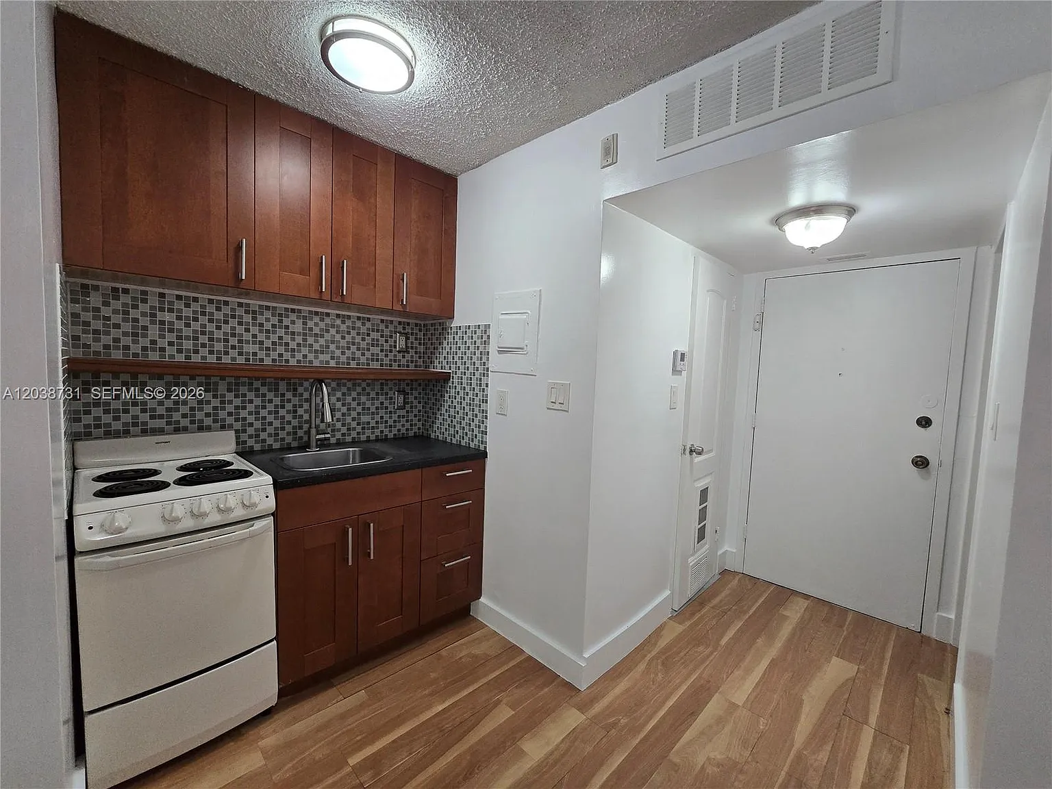 Bayview Palms Condo — Photo 3