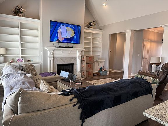 5th image of 176 Thistledown Dr
