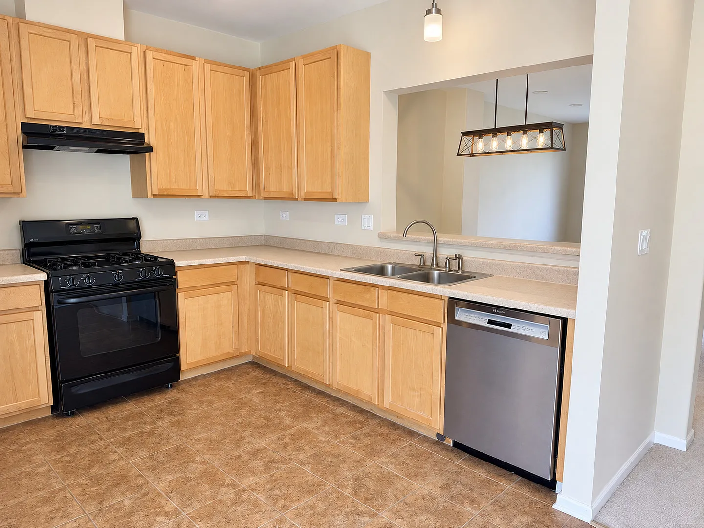 3 bed, 2.5 bath, 1862 sqft, $2,600 — Photo 2