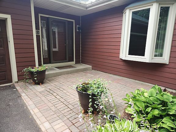 2nd image of 376 Belle Plaine Ave