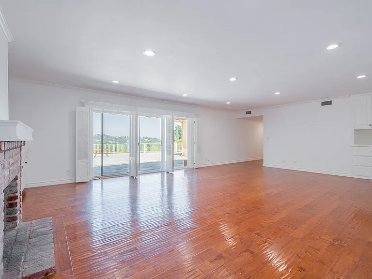 4321 Clear Valley Dr — Photo 46