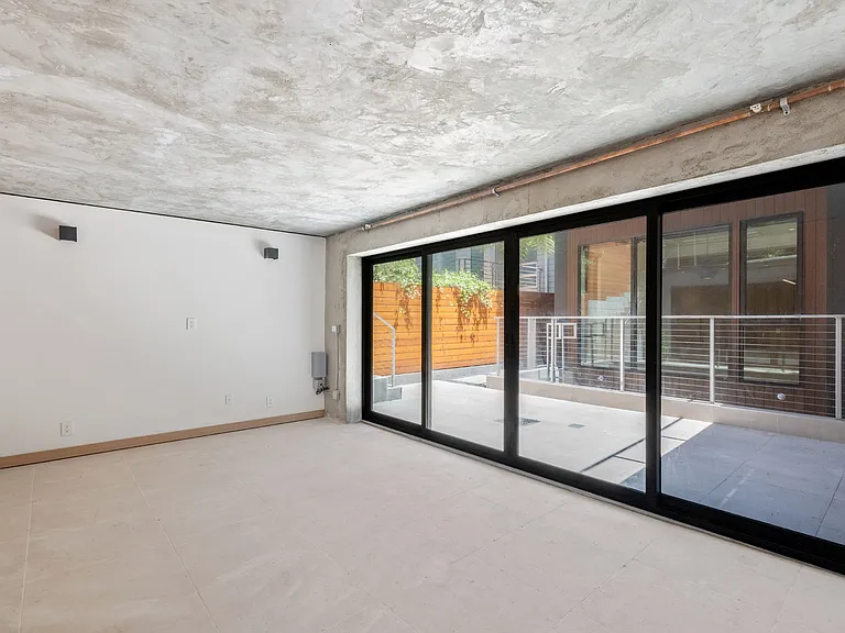 660 Carolina St — Photo 34