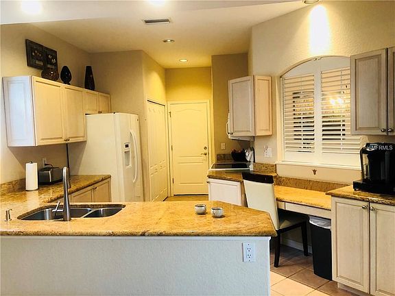 4th image of 3804 Amapola Ln