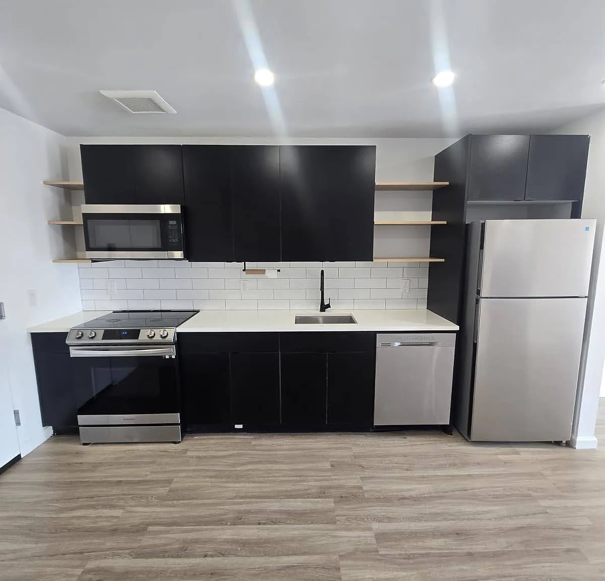 1 bed, 650 sqft, $2,200 — Photo 1