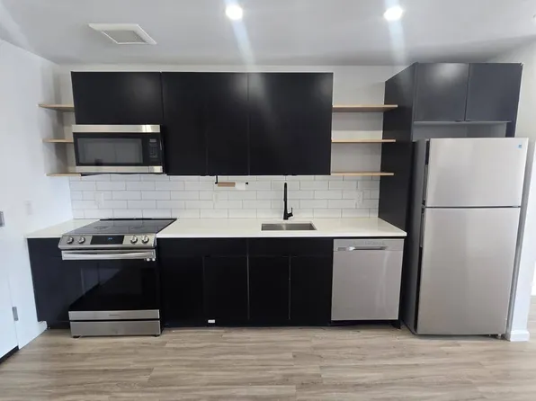 555 Market St #3A, Newark, NJ 07105
