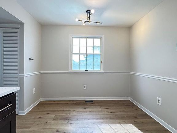 5th image of 815 W Wood Ave