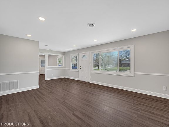 4th image of 21915 Orion Ave