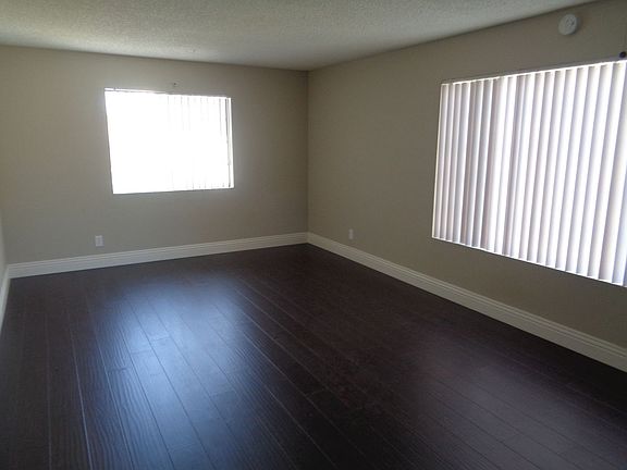 5th image of 1393 Newport Ave APT 5