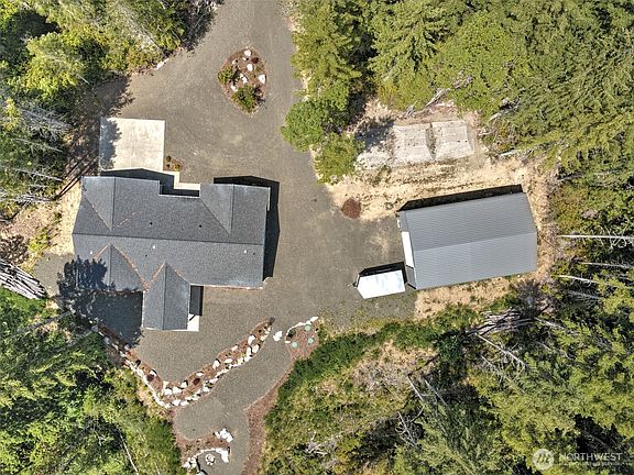 2nd image of 361 NE Southridge Drive
