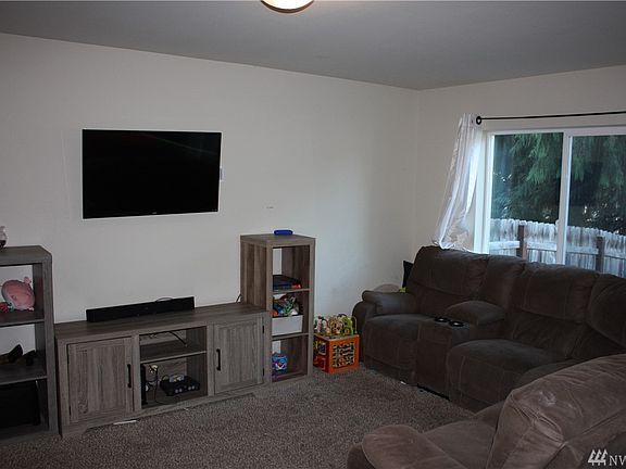 2nd image of 1925 NE Green Glen Ln