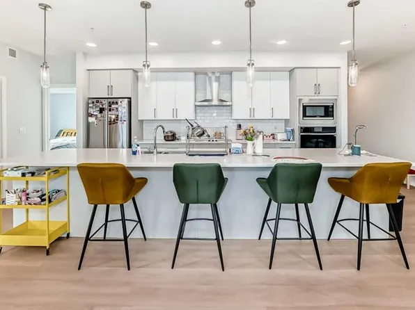 33 E Carringham Gate NW #1303, Calgary, AB T3P 2H6