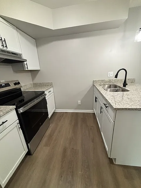 847 South Lake Park Avenue - 34-W — Photo 3