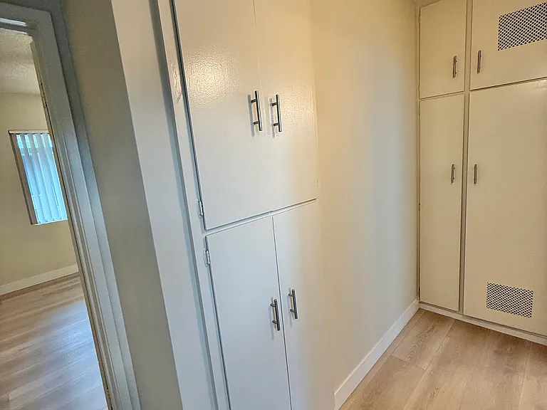 Village Glen Apartments — Photo 9