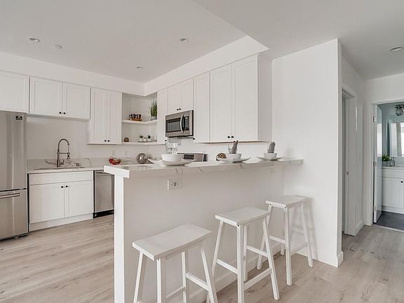 3rd image of 125 E Spruce Ave #2