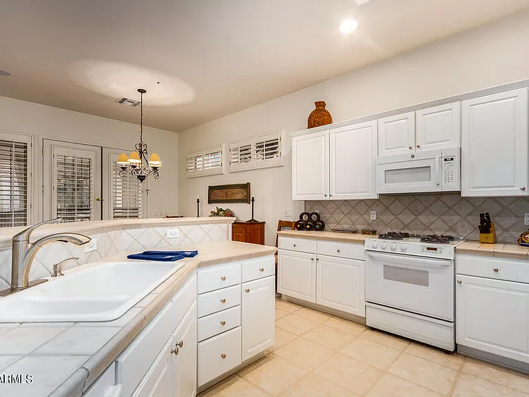 6892 E Nightingale Star Cir — Photo 9