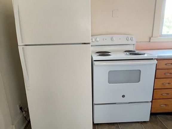 3rd image of 254 Fife St #1