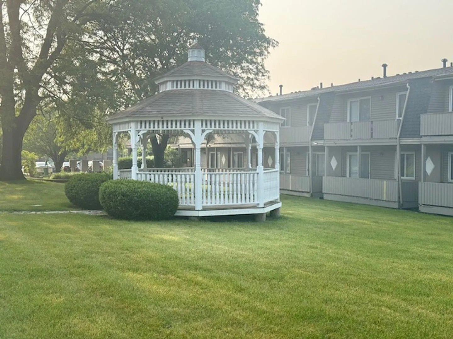 Woodland Creek Apartments in Oak Forest, IL — Photo 2
