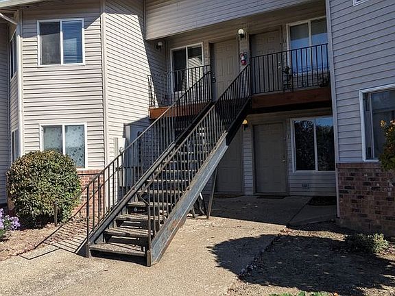 3rd image of 1765 SW Tamarack St APT 12
