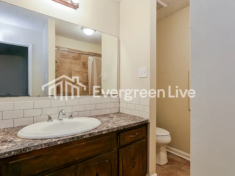 1705 W 58th St — Photo 9