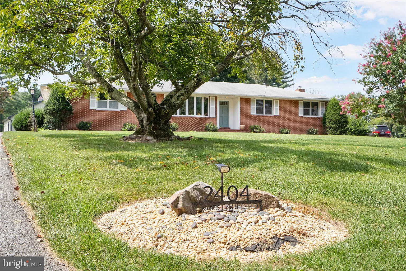 2404 Forest Hill Rd photo 1