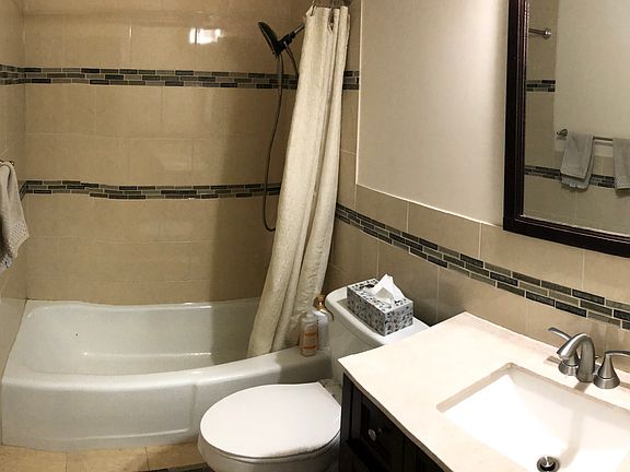 5th image of 6933 N Kedzie Ave APT 216