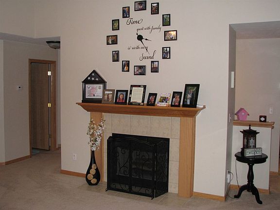 3rd image of 890 Darwin Dr