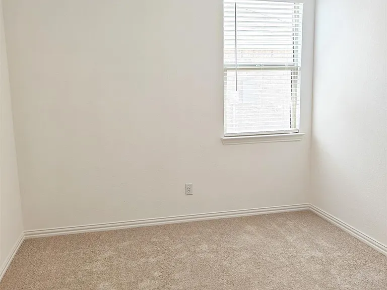 8404 Honeylocust St — Photo 19