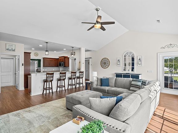 3rd image of 255 Copperwood Loop
