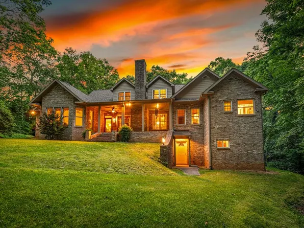 541 Davis Rd, Blue Ridge, GA 30513