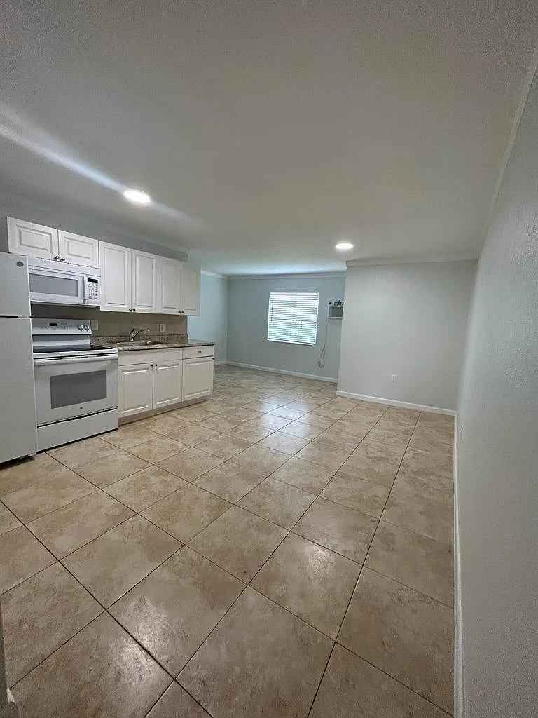 2 bed, 1.0 bath, 780 sqft, $1,760 — Photo 2